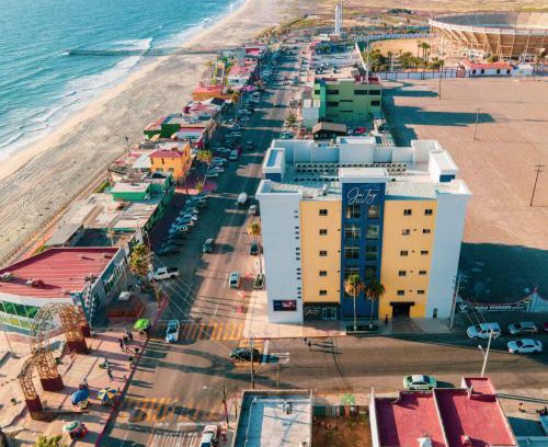 Playas de Tijuana Hotel | Explore Hotel Jatay: Family-Friendly Retreat with Dining