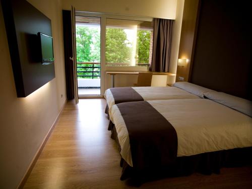 Labastida Hotel | Discover Hotel Jatorrena - Family-Friendly with Dining Options