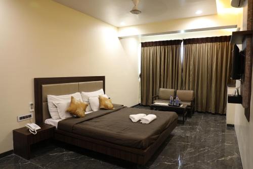 Amarnath Hotel | Budget-Friendly Hotel Jawahar with Restaurant & Family Amenities