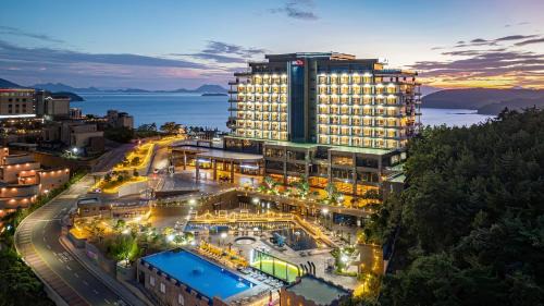Dolsan-eup Hotel | Oceanfront Comfort at Hotel JCS Yeosu - 4-Star Experience