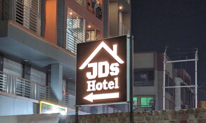 Vapi Hotel | Budget-Friendly Stay at Hotel JDS - Vapi with Breakfast