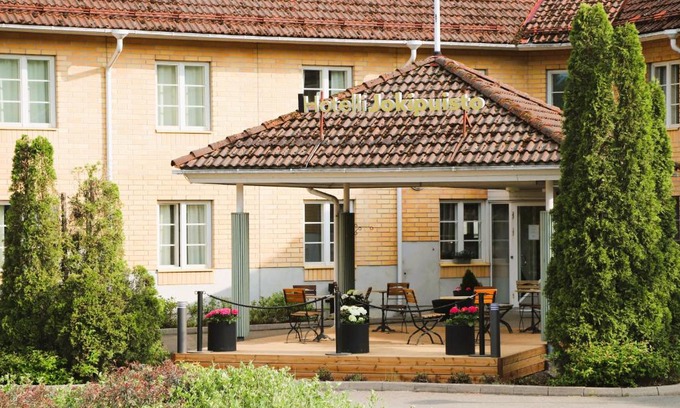 Karhula Hotel | Pet-Friendly Retreat at Hotel Jokipuisto with Hot Tub