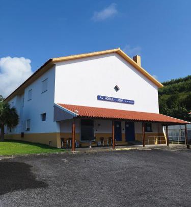Horta House | Inviting Hotel JSF: Ocean View & Family-Friendly Amenities