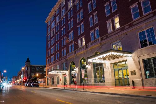Downtown Dubuque Hotel | Experience Bliss at Hotel Julien Dubuque with Ocean View