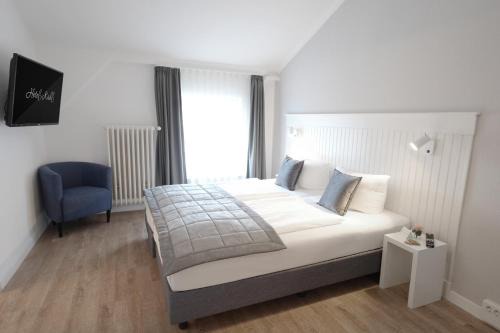 Neumuenster Hotel | Discover Hotel Kühl: Family-Friendly with Delicious Dining