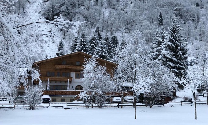 Kaprun Hotel | Relaxing Retreat at Hotel Künstleralm with Spa & Dining