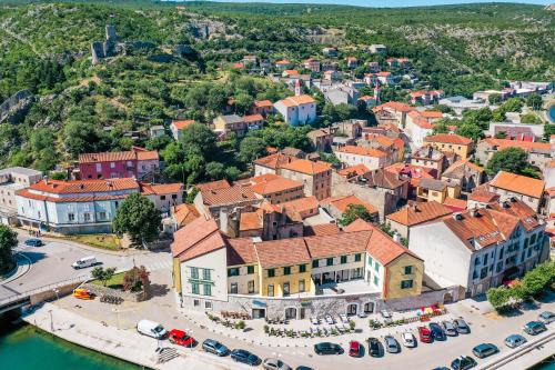 Krusevo Hotel | Discover Hotel Kanjon Zrmanje: Oceanfront Retreat Awaits