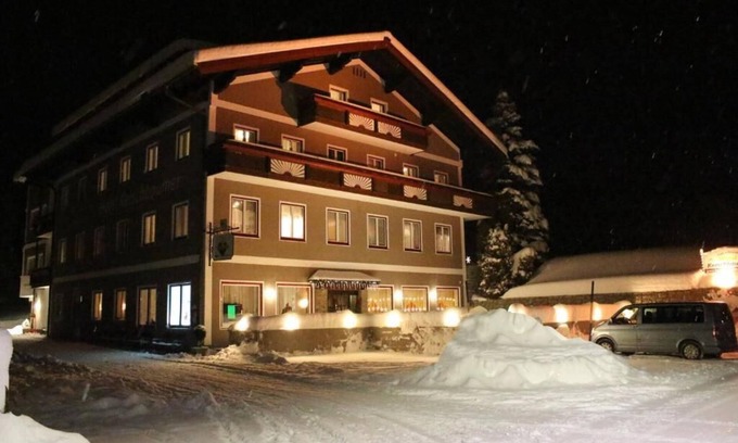 Russbach am Pass Gschuett Hotel | Discover Hotel Kerschbaumer: Spa & Family-Friendly Retreat