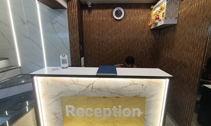 Kurla Cabin | Budget-Friendly Stay at Hotel King Residency with Breakfast