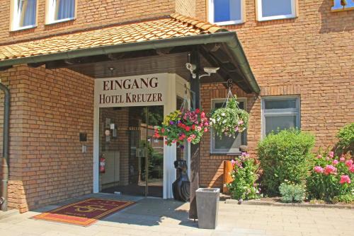 Wedel Hotel | Pet-Friendly Hotel Kreuzer with Great Amenities & 8.4 Rating