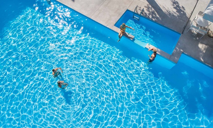 Kriopigi Hotel | Relax at Hotel Kriopigi: Ocean View & Inviting Pool