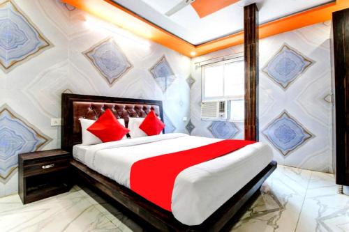 Charbagh Hotel | Relax at Hotel Krishna Palace Charbagh, Near the Railway