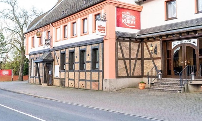 Bergkamen Hotel | Delightful Stay at Hotel Kronenkurve with Breakfast Included