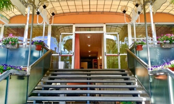 Cagnona Hotel | Exceptional HOTEL KURSAAL Quadruple Room with Breakfast
