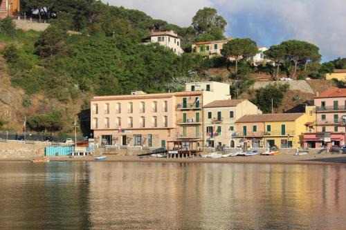 Porto Azzurro Hotel | Oceanfront Retreat at Hotel l'Approdo with Spa & Hot Tub