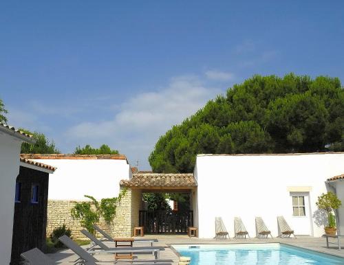 Le Bois-Plage-en-Re Hotel | Oceanfront Bliss at Hotel L'Océan - Guest Rated 8.8