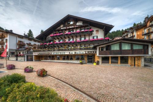 Madonna di Campiglio Hotel | Pet-Friendly Hotel La Baita with Exceptional 9/10 Rating