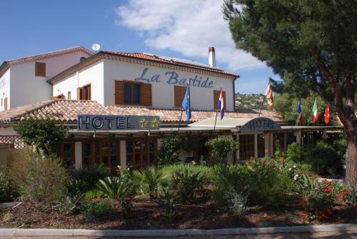 Le Lavandou Hotel | Discover Hotel La Bastide: Pet-Friendly & Family Welcoming