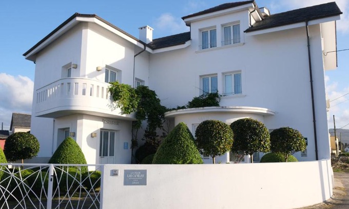 Busto Hotel | Discover HOTEL LA CASA DE LAS CAMELIAS: Family-Friendly Retreat