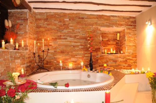 Caracenilla Hotel | Relax at Hotel La Casa del Canónigo with Spa & Hot Tub