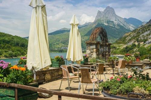 Lanuza Hotel | Guest Rated: Hotel La Casueña with Breakfast & Dining
