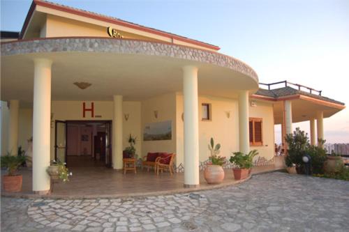 Diamante Hotel | Discover Hotel La Cometa: Ocean View & Pet Friendly Stay