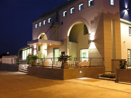Romano di Lombardia Hotel | Discover Comfort at Hotel La Conchiglia - Pet Friendly Stay