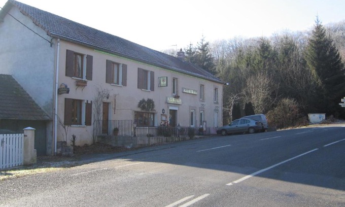 Lalizolle Hotel | Pet-Friendly Hotel La Croix des Bois with Excellent Amenities