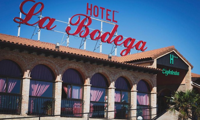 La Almunia de Dona Godina Hotel | Discover Hotel La Bodega: Family-Friendly Getaway Awaits