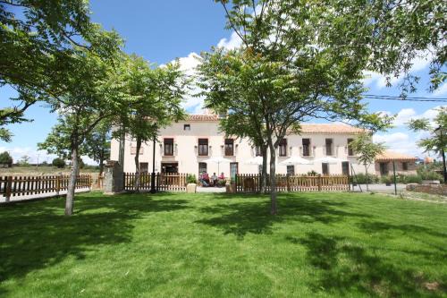 La Puebla de Valverde Hotel | Discover Hotel La Fonda De La Estación: Rated 9/10!
