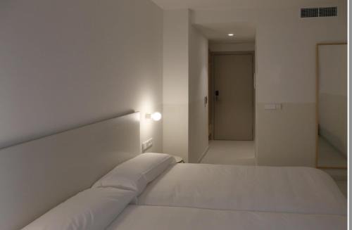 Tarazona Hotel | Cozy Hotel La Fonda B&B: Pet & Child Friendly Escape