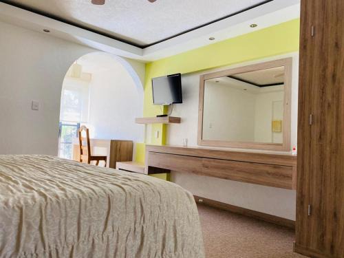 San Jose Iturbide Hotel | Experience Comfort at Hotel La Mansión with Pool & Breakfast