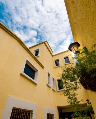 San Diego Hotel | Pet-Friendly Comfort at Hotel La Pequena Valencia