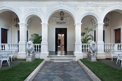 Leon Hotel | Discover Hotel la Perla Leon: Family-Friendly & Rated 9/10