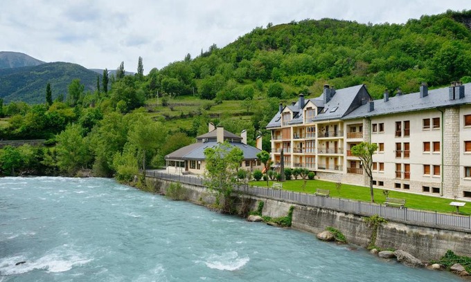 Broto Hotel | Discover Hotel La Posada: Pet & Child Friendly Stay
