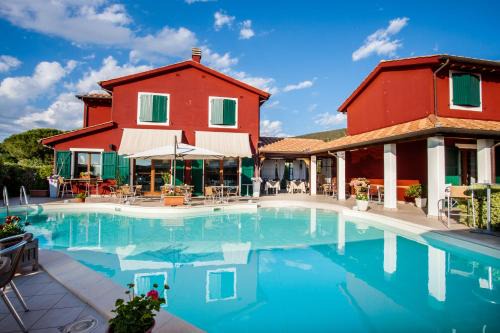 Orbetello Hotel | Relax at Hotel La Posta di Torrenova with Ocean Views