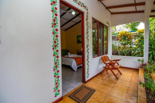 La Mandarina Hotel | Discover Hotel La Rosa de America with Pool & Breakfast