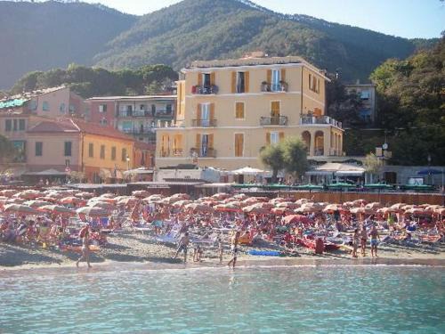 Cinque Terre Hotel | Oceanfront Hotel La Spiaggia: Guest Rated 9/10 & Breakfast