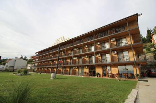 Star Dojran Hotel | Pet-Friendly Hotel La Terrazza with Breakfast Included