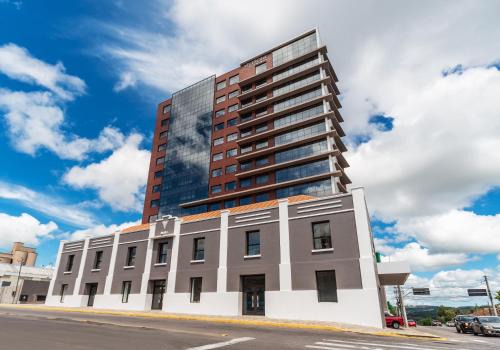 Cidade Alta Hotel | Pet-Friendly Hotel Laghetto Estação with Hot Tub & Dining