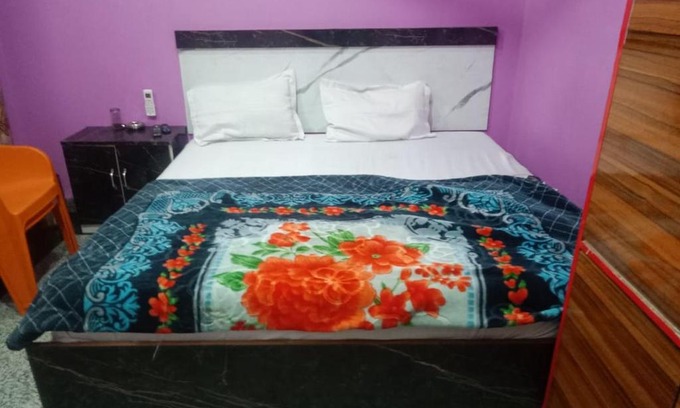 Kasganj Hotel | Discover Hotel Lakhdatar: Family-Friendly Stay with Breakfast