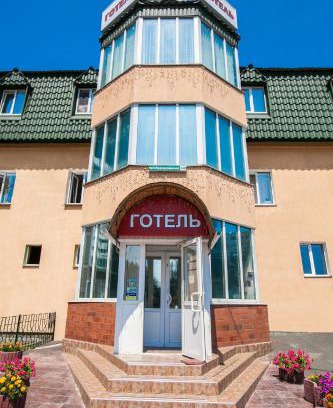 Desnyans'kyi District Hotel | Family-Friendly Escape at Hotel LaMa: 8.9 Rating Awaits