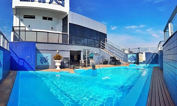 Centro Hotel | Relax at Hotel Lang Palace: Pool, Spa & Family-Friendly Stay