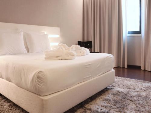 Valenca Hotel | Discover Hotel Lara: Family-Friendly Stay with Pool Access