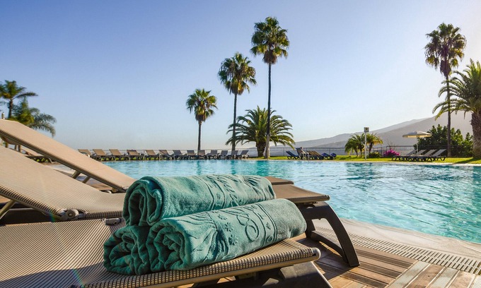 Las Arenas Hotel | Discover Hotel Las Aguilas Tenerife: 4-Star Family Getaway