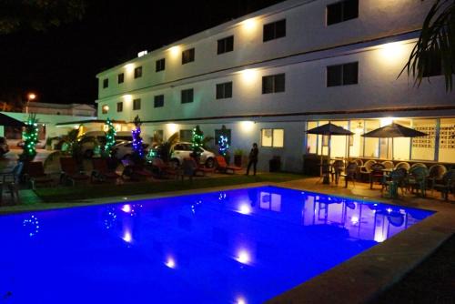 Centro Hotel | Welcoming Hotel Las Dalias Inn: Pool and Breakfast Included