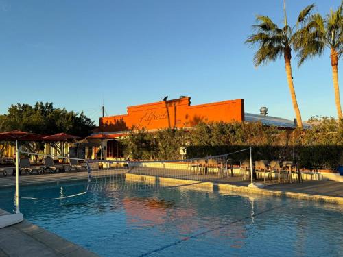 Verdugo Hotel | Experience Comfort at Hotel Las Palmas with Pool & Breakfast
