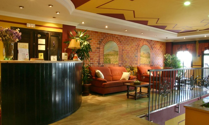 Priego de Cordoba Hotel | Inviting Hotel Las Rosas: Spa & Family-Friendly Amenities