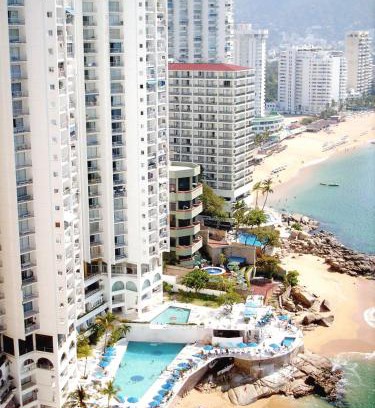 Costera Acapulco Hotel | Relaxing Oceanfront Escape at Hotel Las Torres Gemelas