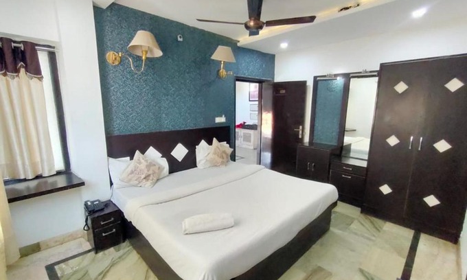 Taj Ganj Hotel | Relaxing Stay at Hotel Laxman Resort with Spa and Dining